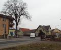 Bild: e
Eine potenzielle Gefahrenquelle für Fahrzeuge und Fußgänger ist an der Staatsstra0de 2165 die Einmündung der Zeilenstraße gegenüber dem Netto-Markt in Haselmühl.