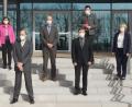 Bild: Marcus Trepesch/exb
Johann Bauer (Dritter von rechts) wurde als stellvertretender Schulleiter verabschiedet. Mit im Bild (von links): Schulleiter Josef Most, Eva Wurdack, Armin Erben, Thomas Schlütsmeier, Landrat Thomas Ebeling und Rosina Pimmer.