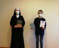Bild: Christian Schreg/exb
Schwester Theresia Hauthaler von der Realschule in Auerbach und Sieger Luca Schreg.