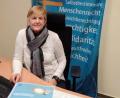 Bild: Klaudia Niedermeier/exb
Die Gleichstellungsbeauftragte des Landkreises, Helga Forster, hier vor einem Transparent zum Weltfrauentag, warnt davor, die Benachteiligung von Frauen aus dem Blick zu verlieren.