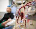 Symbolbild: Arno Burgi/dpa
Die Dialysezentren im Landkreis Tirschenreuth wünschen sich eine zügige Impfung ihrer Patienten. Warum das nicht möglich ist, erklärt der Leiter des Impfzentrums.