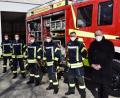 Bild: oe
Bürgermeister Anton Peter (rechts) lobt die vielen ehrenamtlich Stunden, die die Mitglieder der Feuerwehr Ammerthal um Kommandant Florian Baumer (Dritter von links) für den Aufbau des neuen Tanks geleistet haben.