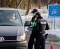 Symbolbild: Jan Woitas/dpa
Wegen der Coronapandemie und der damit verbundenen Einschränkungen im Grenzverkehr kontrolliert die Bundespolizei unter anderem an der A 6 bei Waidhaus verstärkt Autofahrer.
