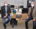 Bild: rn
Noch sind die 3D-Drucker verpackt - die Schüler sollen diese selbst aufbauen. Stellvertretender Schulleiter Bernhard Miedl und Merop- und Beratungslehrer Jürgen Koller freuen sich über die Ergänzung der Schulausstattung.