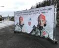 Bild: Gabi Schönberger
Da ein großer Empfang nicht möglich ist, stellte die Gemeinde Flossenbürg ein Plakat für Eric Frenzel und Terence Werber auf.