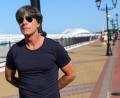 Bild: Christian Charisius/dpa
Die WM 2018 in Russland bescherte Joachim Löw schöne Bilder auf der Strandpromenade von Sotschi. Sportlich allerdings brachte sie ihm mit dem Vorrunden-Aus die größte Enttäuschung der im Sommer endenden Ära ein.