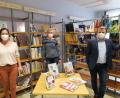 Bild: Stadt Windischeschenbach
Bürgermeister Karlheinz Budnik (rechts) freut sich über das Engagement von Büchereileiterin Inge Schieder und Tourismusreferentin Sandra Henkens (links).