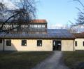 Bild: bjp
Die Kollektoren auf dem Sporthallendach haben dessen Statik nicht unbeeinflusst gelassen. Ob das Dach den aktuellen Schneelastgrenzwerten genügt, muss im Zuge der vorbereitenden Arbeiten für die Hallenrenovierung geprüft werden.