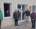 Bild: jma
Freuen sich auf viele Überraschungpakete: Karl Lorenz (von links), Elisabeth Gottsche, Klaus Lehl, Marcus Gradl und Dieter Kies am Abgabefenster der Stadt.