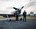 Bild: Eric Waha/exb 
Ralph Kracker (links) und Flugplatz-Eigentümer Thomas Strößenreuther auf dem Speichersdorfer Flugplatz vor einem der Flieger, die sicher beim Fly-in dabei sein werden – einem Focke-Wulf-Nachbau.