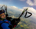Bild: exb
Johannes Schatz in seinem Element: Der Gleitschirmflieger hat schon seit ein paar Jahren die Lizenz für eine Tour über den Wolken.
