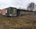 Bild: ihl
Normalerweise wäre das Hühnermobil in der nächsten Woche weiter gezogen. Jetzt steht es weiterhin auf dem Höslhof in Perschen und die Auslaufklappe bleibt zu..