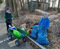 Bild: fpoz
Vincent und Moritz Lang waren mit ihrer Mama am Wolfersreuther Berg unterwegs und fanden eine Menge Unrat.