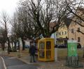 Bild: Freie Wähler Erbendorf/exb
Die Freien Wähler Erbendorf möchten den Unteren Markt in Erbendorf im Zuge der geplanten Erstellung eines Stadtentwicklungskonzeptes deutlich aufwerten. Vorstandsmitglied Fabian Keppler-Stobrawe kann sich in der alten Telefonzelle ein Mini-Museum („Teleseum“) vorstellen.