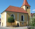 Bild: grm
Die St. Barbara-Kirche bildet den markanten Mittelpunkt von Irchenrieth. Auch wenn nicht augenscheinlich sichtbar, so haben Fachgutachten einige gravierende Schadstellen auch an Außenfassade und Dach festgestellt, die nun behoben werden.