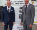 Bild: Bühner
Commerzbank-Chefs in Weiden sind Sebastian Hackl (rechts) und Horst Schmidt.