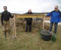 Bild: mma
Jürgen Huber, Josef Moosburger und Gerald Schüller (von links) eröffnen das Gartenjahr auf der Streuobstwiese.