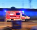 Symbolbild: Boris Roessler/dpa
Eine 58-Jährige hat sich bei einem Reitunfall bei Nabburg schwere Verletzungen in Kopf- und Brustbereich zugezogen. Es gab ein Großaufgebot an Rettungskräften, weil das Gelände nur schwer zugänglich war.