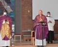 Bild: rgr
Bischof Rudolf Voderholzer feiert das Pontifikalamt in der Friedenskirche.
