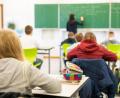 Symbolbild: Philipp von Ditfurth
Schülerinnen und Schüler einer fünften Klasse sitzen während dem Unterricht in ihrem Klassenzimmer.