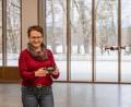 Bild: Michael Birkhan
Neueste Technik am Filmset des Neustädter Gymnasiums: Marion Elling und Drohne "Maja" sind bereit für den Dreh des Imagefilms. Dieser ist nun auf dem YouTube-Kanal der Schule zu sehen.