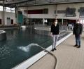 Bild: Michael Hitzeck/exb
Frisches Wasser wird in die Becken gepumpt: Das Team des Bulmare um Geschäftsführer Reiner Beck und kaufmännische Leiterin Simone Seelos bereits das Bad auf eine rasche Wiedereröffnung vor.