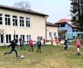 Bild: fdl
Sowohl für den Bolzplatz beim Gemeinschaftshaus, als auch für das Schulgelände wurden von der Dorfgemeinschaft neue Fußballtore beschafft und aufgestellt.