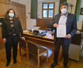 Bild: sne
Umsetzungsbegleiterin Birgit Plößner und Sprecher der ILE Vierstädtedreieck Edgar Knobloch durften 100 000 Euro an Projekte im westlichen Landkreis verteilen.