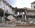 Bild: Portner
Das Sparkassengebäude in der Bezirksamtsstraße in Oberviechtach präsentiert sich Anfang der Woche als Ruine.