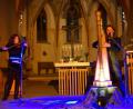 Bild: abi
Andy Lang (rechts) und Monika Romanovska (links) gestalteten einen Gottesdienst zu Ehren des heiligen Patrick in der Marktredwitzer Bartholomäuskirche.