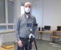 Bild: bba
Medienproduzent Daniel Kapulla arbeitet in den Klassen der Jugendlichen ohne Ausbildung an Bewerbungsvideos mit.