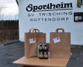 Bild: Christine Wesnitze/exb
Die Pakete sind gepackt, die Leute können kommen und sich ihr Stück „Sportheimflair“ für zu Hause abholen. Der SV Trisching-Rottendorf veranstaltet am Samstag ein Bockbierfest „To Go“.