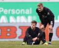 Bild: Daniel Karmann7dpa
Die Nürnberger Fabian Nürnberger (links) und Tim Handwerker sind frustriert.