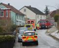 Bild: dob
Zur Mittagszeit war es mit der sonntäglichen Ruhe in Moosbach vorbei. In der Küche war eine Fettpfanne in Brand geraten und entzündete auch die angebauten Küchenschränke.