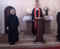 Bild: Akiko Pischulti/exb 
Nicole Reichel (rechts) wurde als neue Lektorin in ihr Amt eingeführt. Mit im Bild: Religionspädagogin Gabi Mehlan und Pfarrer Hans-Peter Pauckstadt-Künkler (von links).