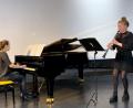 Bild: Sing- und Musikschule Marktredwitz/exb
Anna Haberkorn (rechts) - begleitet von Franziska Bötzl (links) - erreichte einen ersten Preis.