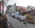 Bild: ws
Für den Neubau des Rathauses II haben die Abbrucharbeiten bereits begonnen. Im hinteren Bereich des früheren Ruffing-Geländes sollen auch eine Tiefgarage und darauf ein neuer Sitzungssaal entstehen. Rund 13 Millionen Euro soll der Neubau laut Bürgermeister Franz Stahl kosten, die Fertigstellung ist 2023 geplant.
