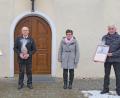 Bild: twi
Pater Georg Parampilthadathil, scheidender Mesner Johann Schloßer, Stellvertreterin Heidi Schloßer und Kirchenpfleger und Mesner Jakob Mutzbauer (von links) sind hier bei der Verabschiedung zu sehen.