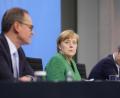 Bild: Michael Kappeler/dpa
Der Berliner Regierende Bürgermeister Michael Müller (SPD, von links), Bundeskanzlerin Angela Merkel (CDU) Ministerpräsident Markus Söder (CSU) nehmen an einer Pressekonferenz im Kanzleramt nach den Beratungen von Bund und Ländern teil.