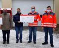 Bild: exb
Bei der Spendenübergabe (von links): Andreas Brunner (ASB), Siegfried Neukam, Birgit Neukam-Leißner, Markus Popp und Daniel Sertl (beide BRK).