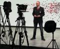 Bild: fks
Statt einer Vollversammlung in der Stadthalle zu organisieren, zeichnete BRK-Bereitschaftsleiter Sven Lehner seine Ansprache auf. Diese konnten sich die Mitglieder bequem zu Hause ansehen.
