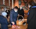 Bild: rgr
Nach dem Gottesdienst in der Friedenskirche konnten sich die Gläubigen ein Solibrot mit nach Hause nehmen. Dafür wurde gespendet.