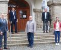 Bild: Claus Oberndorfer/Landratsamt Tirschenreuth/exb
Sozialamtsleiter Wolfgang Jäger (Mitte) verabschiedete sich in den Ruhestand. Landrat Roland Grillmeier, Personalchef Walter Brucker, Personalratsvorsitzender Max Bindl und die neue Sachgebietsleiterin im Sozialamt, Judith Sollfrank, (von links) wünschten ihm alles Gute.