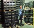 Bild: bsc
Geschäftsführer Johannes Freiherr von Gemmingen-Hornberg im prall gefüllten Bierlager der Schlossbrauerei Friedenfels.
