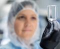 Bild: Schott AG/exb
Schott stellt jährlich mehr als 11 Milliarden Pharmaverpackungen her, in denen lebenswichtige Medikamente abgefüllt werden. Das Glas wird auch in Mitterteich produziert.