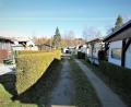 Bild: ubb
Die Stimmung am Campingplatz ist nach der Kündigung durch den Markt Plößberg im Keller. Viele Camper beklagen, dass der Markt über Jahre zu wenig unternommen hätte. Die Aussage, dass der Platz in einem schlechten Zustand sei, lassen sie nicht gelten. Und tatsächlich finden sich beim Spaziergang durch das Gelände überwiegend schmucke Parzellen.