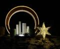 Bild: kaz
Die Skulptur auf dem Kemnather Kreisverkehr wurde mit LED-Lichtern weihnachtlich dekoriert. Zusätzlich wurden fünf LED-Sterne platziert.