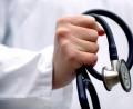 Symbolbild: Bild: Rolf Vennenbernd/dpa 
Gut zwei Monate lang behandelte ein falscher Mediziner im Kemnather Krankenhaus Patienten. Weil dies für die Betroffenen ohne gravierende gesundheitliche Folgen blieb, sieht die Staatsanwaltschaft Weiden aufgrund einer bereits erfolgten Verurteilung in Kassel von einem weiteren Verfahren ab.