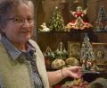 Bild: szl
Anni Mark aus Wildenau fertigt seit 25 Jahren Klosterarbeiten und andere filigrane Basteleien. Mehr als Hundert Unikate entstanden bisher in mühevoller Kleinstarbeit.