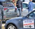 Archivbild: Jan Woitas, dpa
Kritiker von Corona-Maßnahmen haben Medien-feindliche Parolen auf ihre Autos geschrieben.